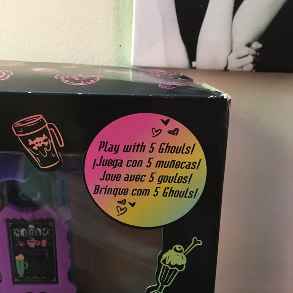 Holiday Sale! NIP Monster High "The Coffin Bean" and "Clawdeen Wolf " doll set - Picture 5 of 5